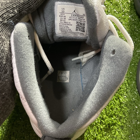 Jordan 12 Retro 2019 White Dark Grey - Picture 5 of 9